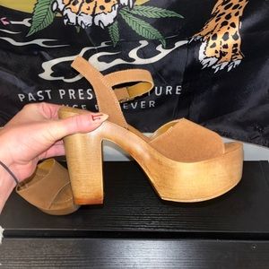 NEVER WORN Steve Madden Heeled Platform Sandal